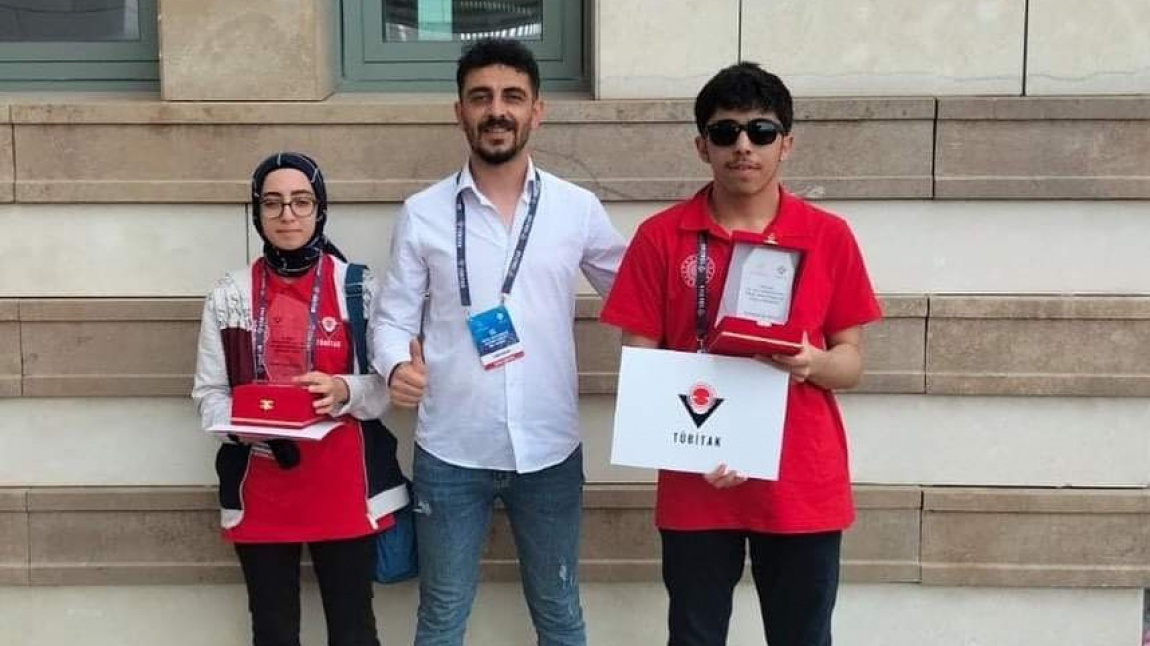 53. TÜBİTAK 2204-A Lise Öğrencileri Araştırma Projeleri Türkiye finallerinde Üç Ödülle Döndük
